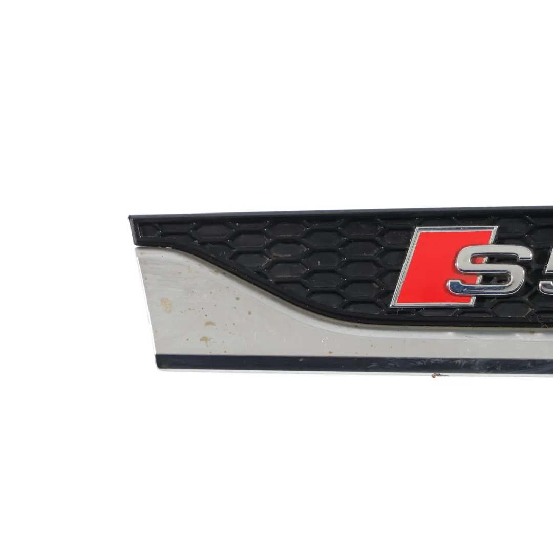 Griglia Anteriore Badge Moulding Lato Conducente Destra per Audi S5 F5 con numero di parte 8W6853602C Audi S5 F5 Griglia Anteriore Badge Moulding Lato Conducente Destra - SKU 8W6853602C - Numero di parte 8W6853602C