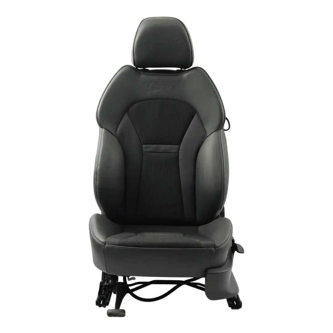 Sedile Sportivo Anteriore Sinistro Mezza Pelle Argento per Audi A1 8X 3 Porte con numero di parte 8X0881805AB Audi A1 8X 3 Porte Sedile Sportivo Anteriore Sinistro Mezza Pelle Argento - SKU 8X0881805AB-1 - Numero di parte 8X0881805AB