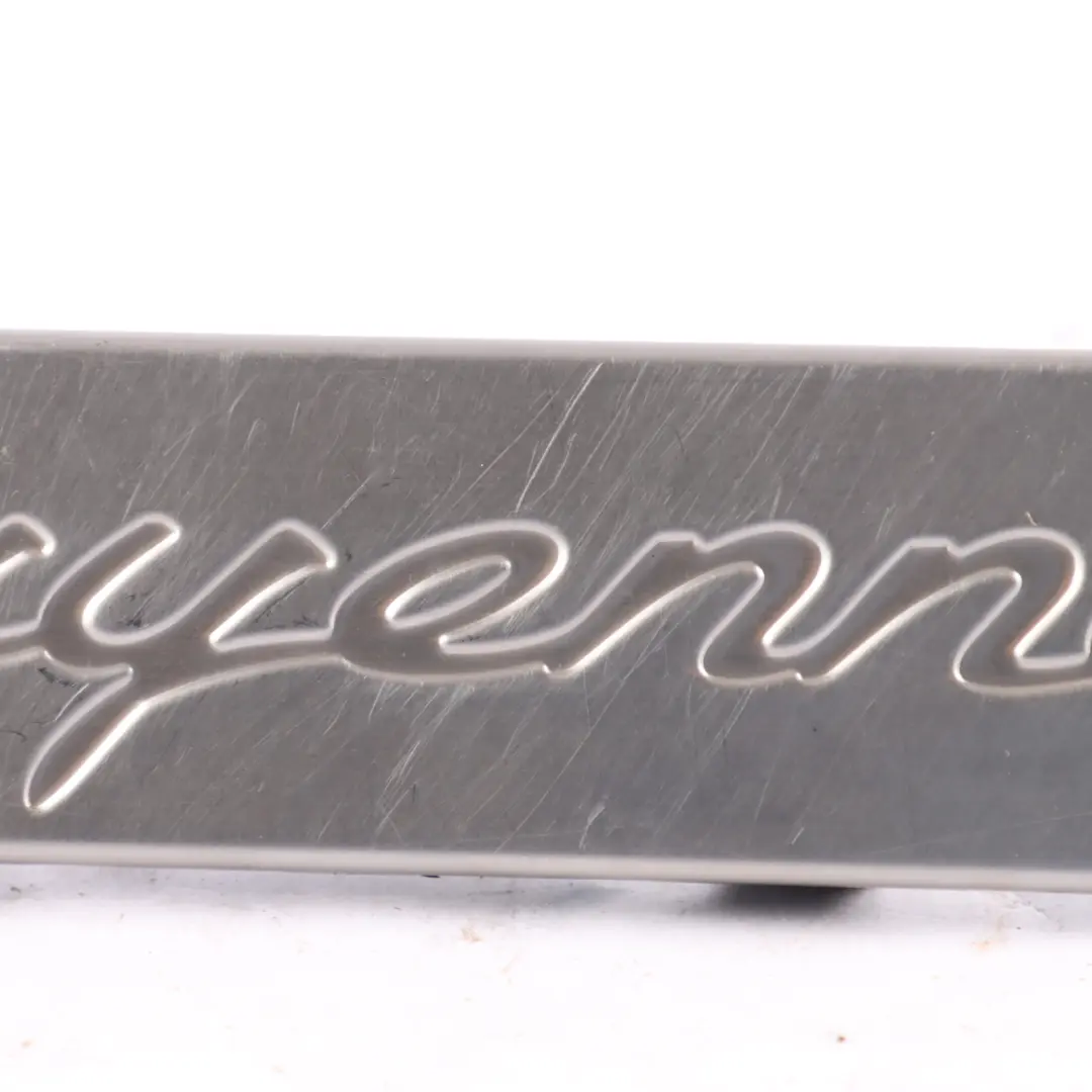 Striscia D'Ingresso Anteriore Sinistra per Porsche Cayenne 92A con numero di parte 95855546700 Porsche Cayenne 92A Striscia D'Ingresso Anteriore Sinistra - SKU 95855546700 - Numero di parte 95855546700