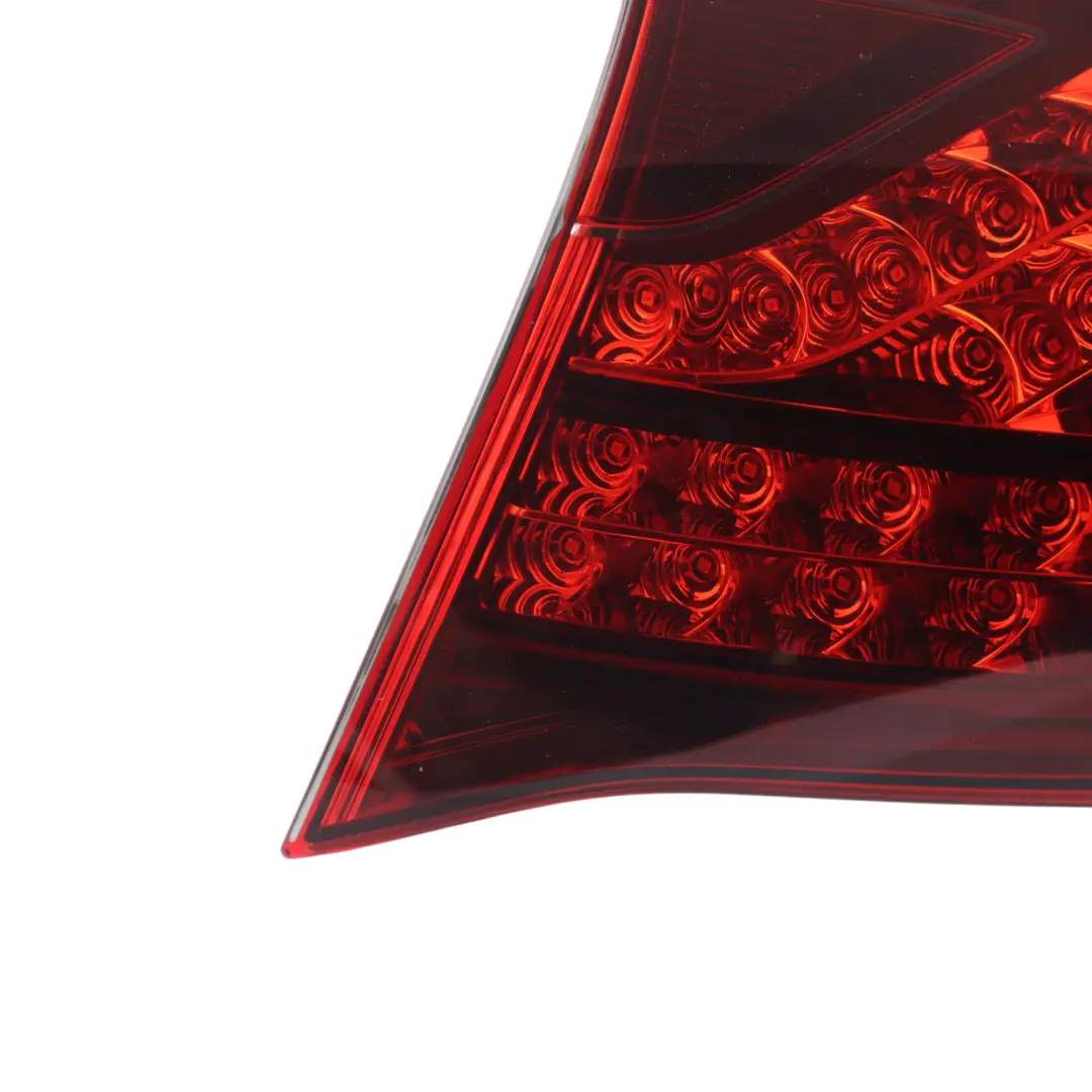 Taillight Tailgate Light Lamp Right O/s to Porsche Cayenne 92a Rear with Part number 95863109622 Porsche Cayenne 92a Rear Taillight Tailgate Light Lamp Right O/s - SKU 95863109622 - Part number 95863109622