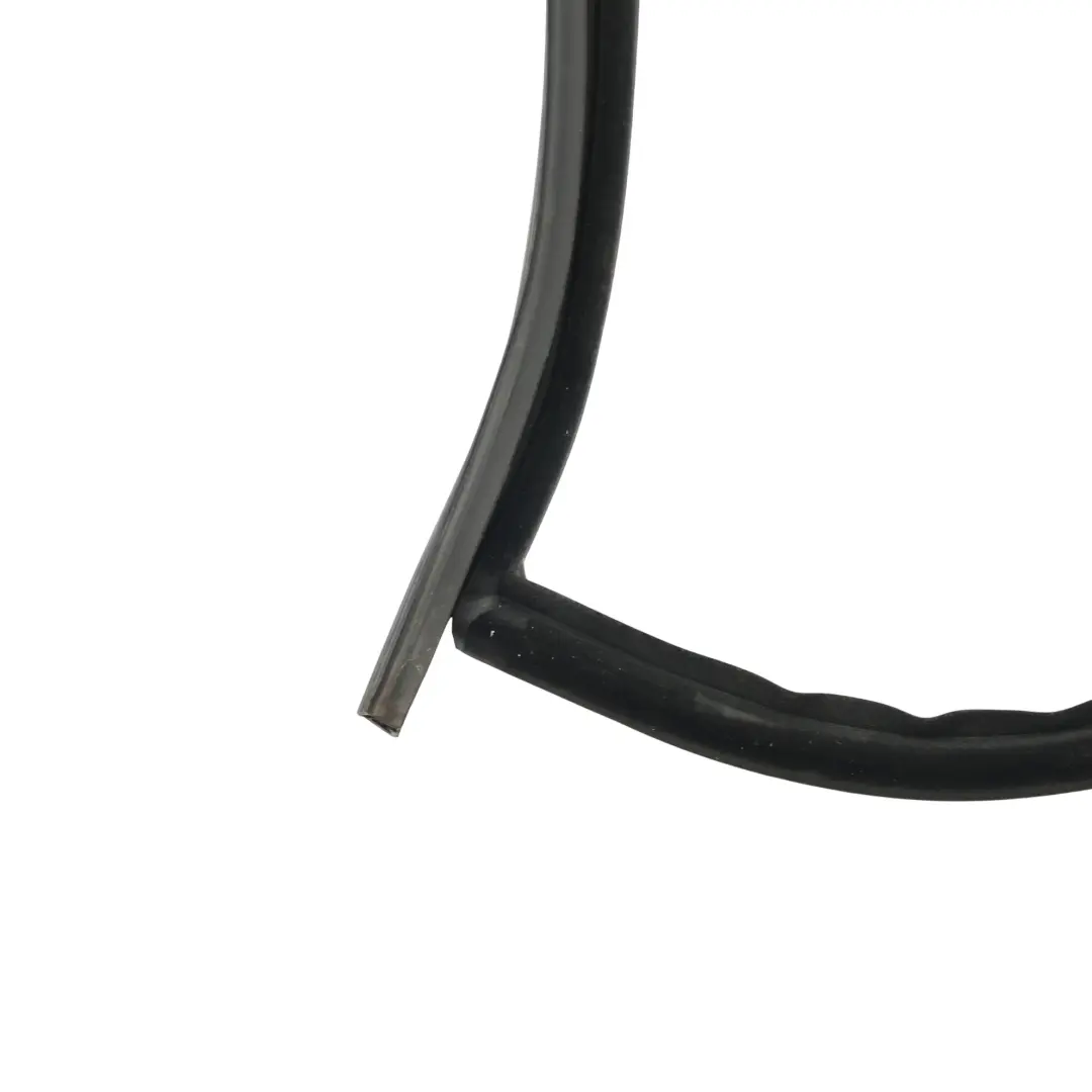 Guarnizione Finestrino Posteriore Sinistro Tenuta per Porsche Macan 95B con numero di parte 95B839431 Porsche Macan 95B Guarnizione Finestrino Posteriore Sinistro Tenuta - SKU 95B839431 - Numero di parte 95B839431