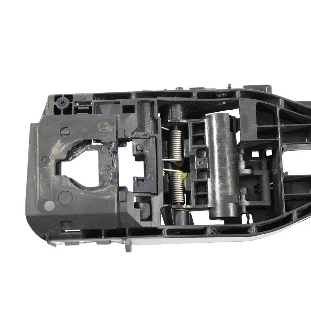 Tür Griff Träger Halterung Außen Hinten Links für Porsche Macan 95B mit Teilenummer 95B839885B Porsche Macan 95B Tür Griff Träger Halterung Außen Hinten Links - SKU 95B839885B - Teilenummer 95B839885B