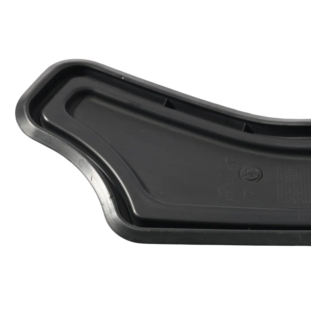 Tapa Panel Embellecedor Puerta Trasera Izquierda para Porsche Macan 95B con número de pieza 95B839915D Porsche Macan 95B Tapa Panel Embellecedor Puerta Trasera Izquierda - SKU 95B839915D - Número de pieza 95B839915D