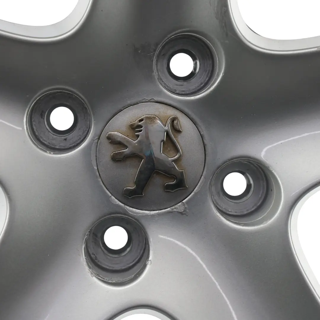 Jante En Alliage Argentée 17" 7,5J ET:32 pour Peugeot 308 à propos du numéro de pièce 9680731880 Peugeot 308 Jante En Alliage Argentée 17" 7,5J ET:32 - SKU 9680731880-2 - Numéro de pièce 9680731880