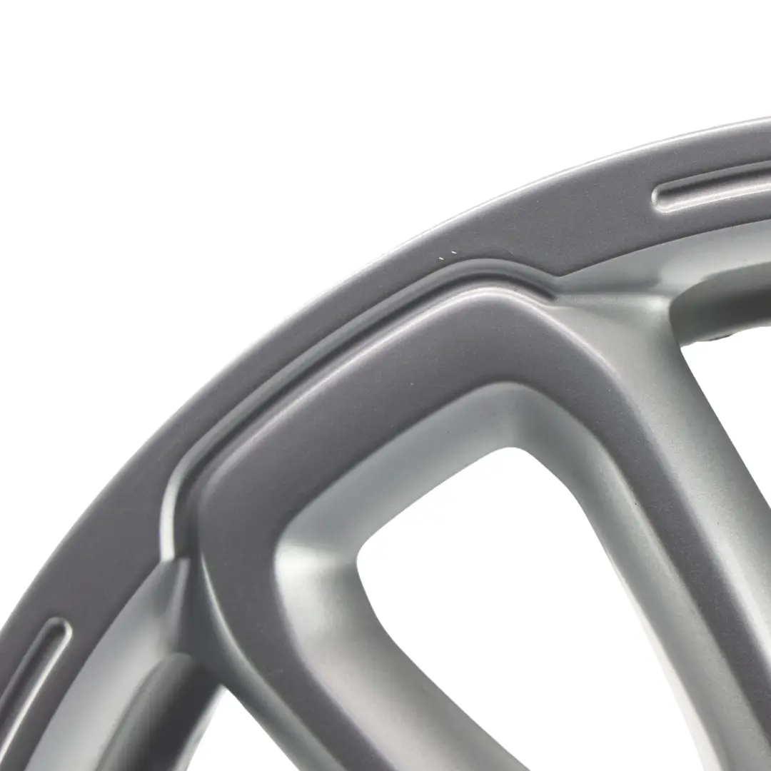 Felga Aluminiowa Srebrna 17" 7J ET:50 141 do Mini R60 R61 o numerze 9811730 Mini R60 R61 Felga Aluminiowa Srebrna 17" 7J ET:50 141 - SKU 9811730-1 - Numer Części 9811730