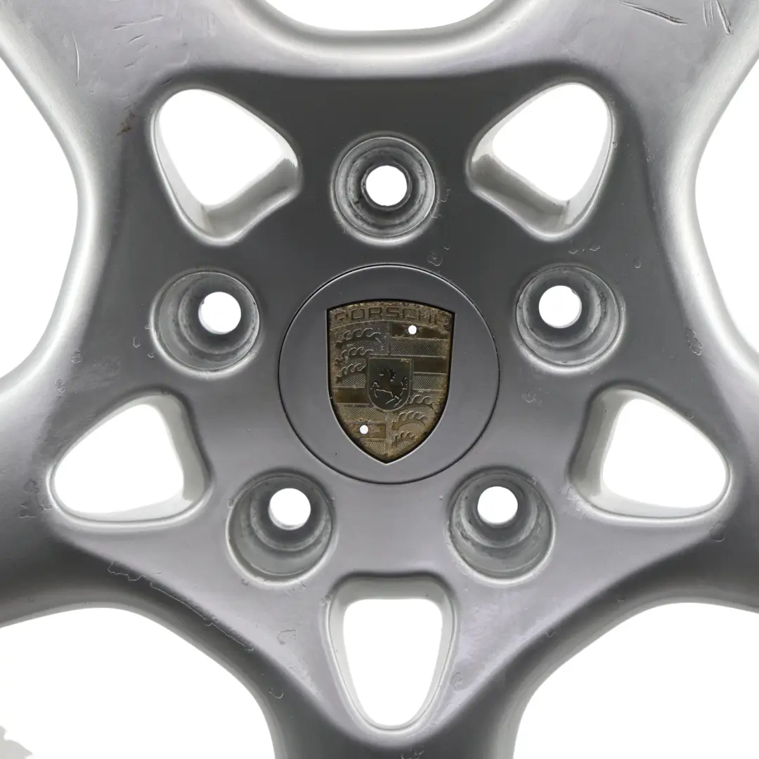 Silber Hummerklaue Felge 19" 8J ET:57 für Porsche 987 997 mit Teilenummer 99736215601 Porsche 987 997 Silber Hummerklaue Felge 19" 8J ET:57 - SKU 99736215601-2 - Teilenummer 99736215601