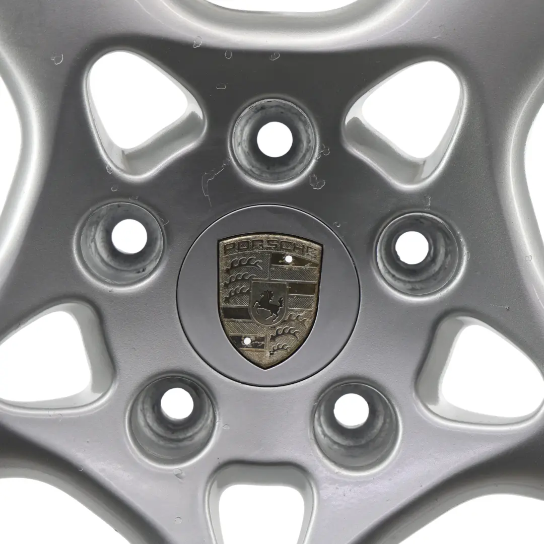 Silber Hummer Hinterrad Felge 19" 9.5J ET:46 99736215601 für Porsche 987 997 mit Teilenummer 99736215805 Porsche 987 997 Silber Hummer Hinterrad Felge 19" 9.5J ET:46 99736215601 - SKU 99736215805-1 - Teilenummer 99736215805