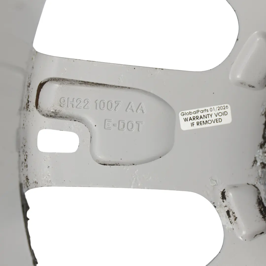 Jante Alliage Argentée 19" 8J ET:53 pour Land Rover Discovery 3 à propos du numéro de pièce 9H22-1007-AA Land Rover Discovery 3 Jante Alliage Argentée 19" 8J ET:53 - SKU 9H22-1007-AA-1 - Numéro de pièce 9H22-1007-AA