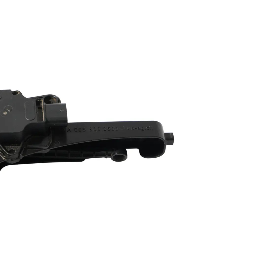 Motorkühlung Kühlerlüfter Stellmotor Teil Buchse für Mercedes W205 mit Teilenummer A0999063500 Mercedes W205 Motorkühlung Kühlerlüfter Stellmotor Teil Buchse - SKU A0999063500-1 - Teilenummer A0999063500