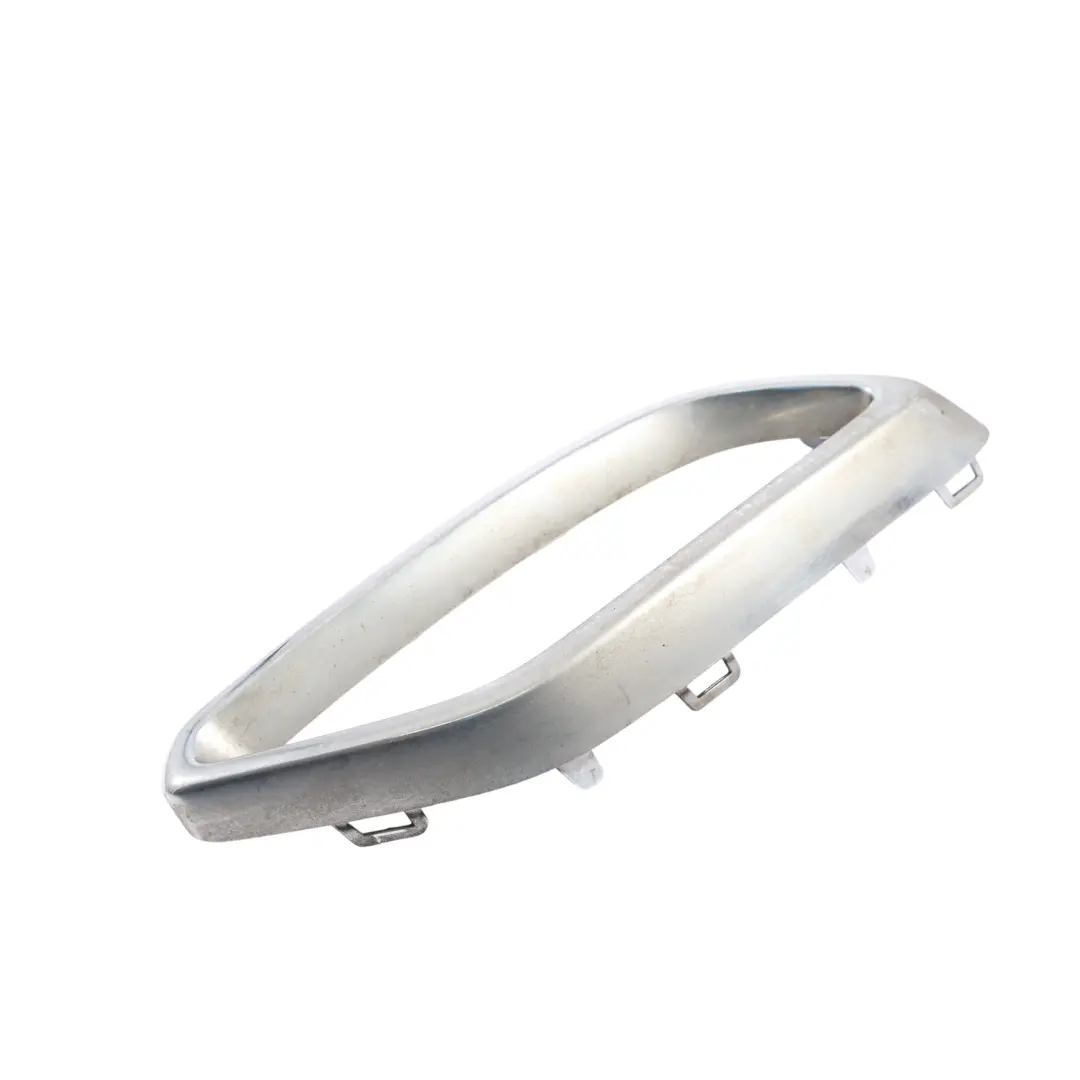 Parachoques Trasero Tapa De Escape Derecha para Mercedes CLA C118 con número de pieza A1184920200 Mercedes CLA C118 Parachoques Trasero Tapa De Escape Derecha - SKU A1184920200 - Número de pieza A1184920200