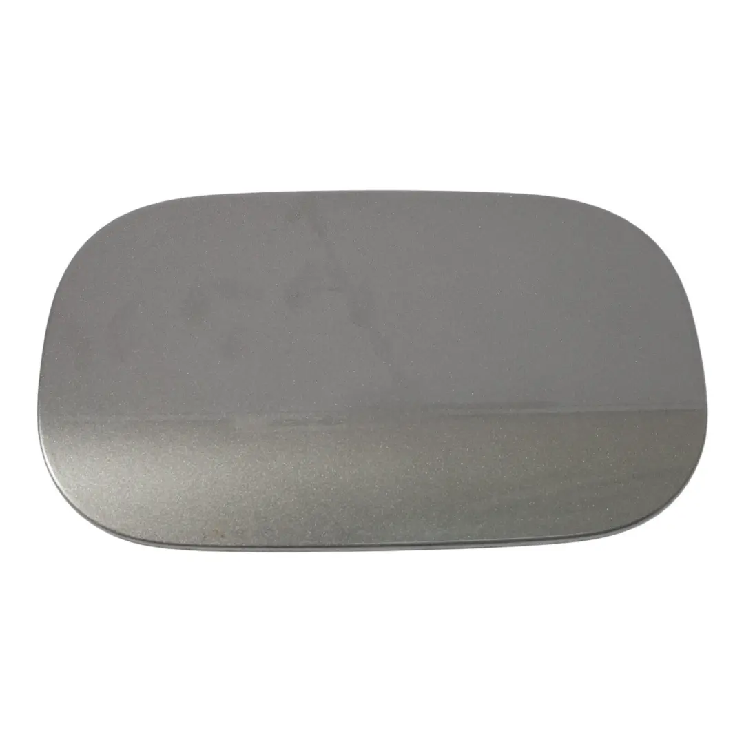 Coperchio Tappo Sportello Carburante Mountain Grey Metallic 787 per Mercedes C118 con numero di parte A1187571500-MG Mercedes C118 Coperchio Tappo Sportello Carburante Mountain Grey Metallic 787 - SKU A1187571500-MG - Numero di parte A1187571500-MG