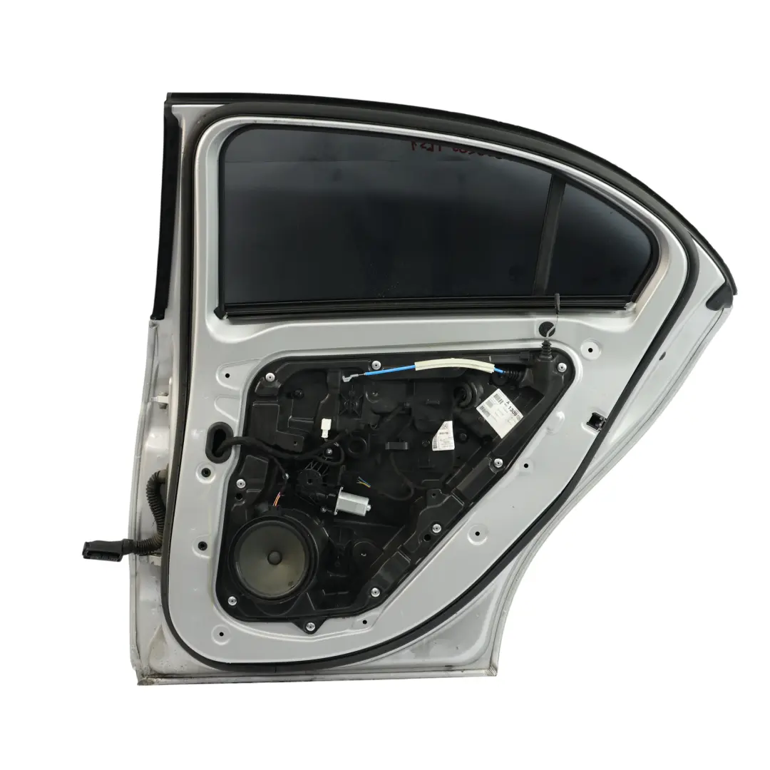 Porta posteriore destra Polar Silver Metallic - 761 per Mercedes W176 con numero di parte A1767300205 Mercedes W176 Porta posteriore destra Polar Silver Metallic - 761 - SKU A1767300205-PLS1 - Numero di parte A1767300205