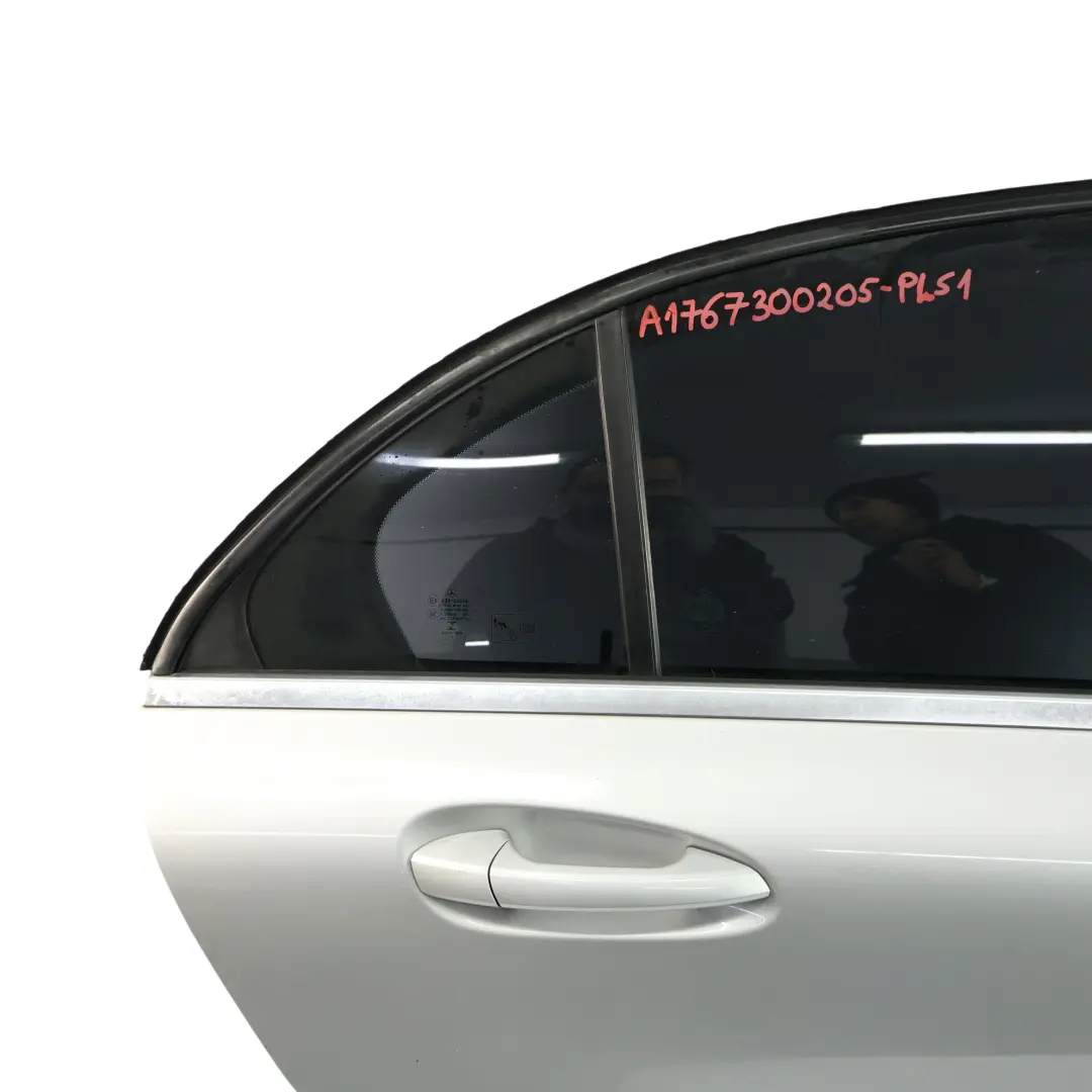 Porta posteriore destra Polar Silver Metallic - 761 per Mercedes W176 con numero di parte A1767300205 Mercedes W176 Porta posteriore destra Polar Silver Metallic - 761 - SKU A1767300205-PLS1 - Numero di parte A1767300205