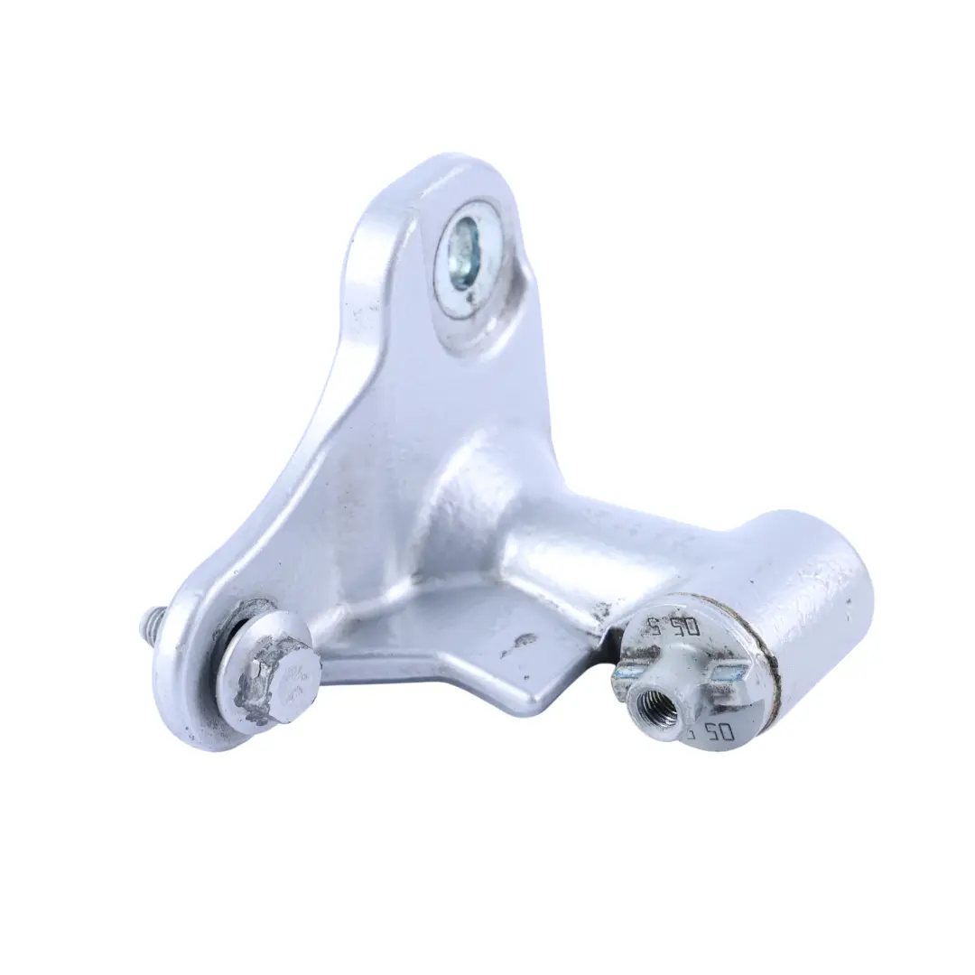 Zawias Drzwi Tylnych Dolny Prawy Tył Polar Silver - 761 do Mercedes W176 o numerze A1767300437 Mercedes W176 Zawias Drzwi Tylnych Dolny Prawy Tył Polar Silver - 761 - SKU A1767300437-PLS - Numer Części A1767300437