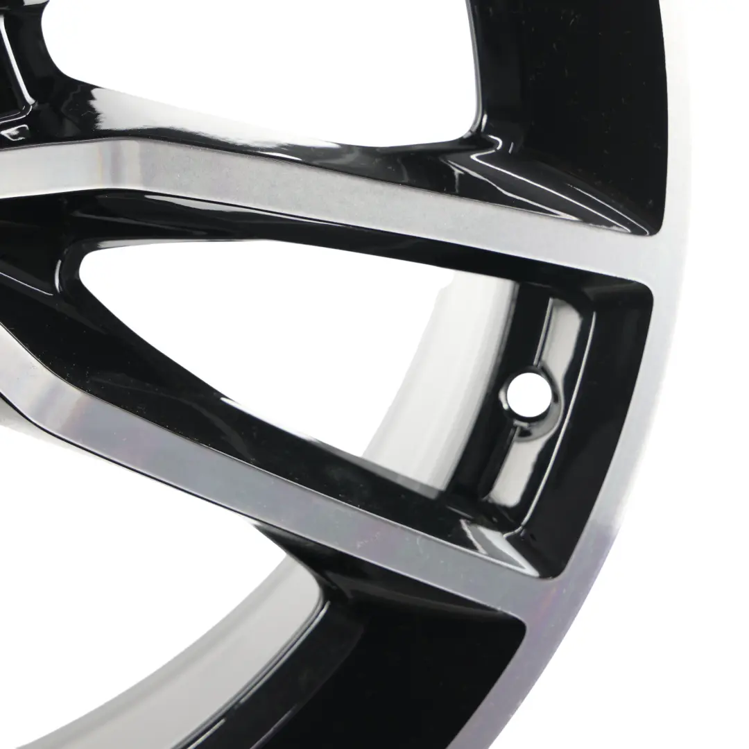 Felga Aluminiowa 19" 8J ET:40 do Mercedes W177 V177 AMG o numerze A1774012000 Mercedes W177 V177 AMG Felga Aluminiowa 19" 8J ET:40 - SKU A1774012000 - Numer Części A1774012000