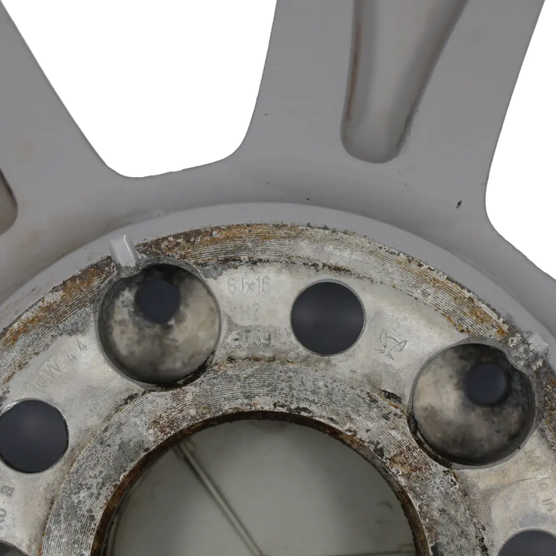 Silberne Leicht metall felge 7 Speichen 16" 6J ET:39 für Mercedes W204 mit Teilenummer A2044011002 Mercedes W204 Silberne Leicht metall felge 7 Speichen 16" 6J ET:39 - SKU A2044011002-1 - Teilenummer A2044011002