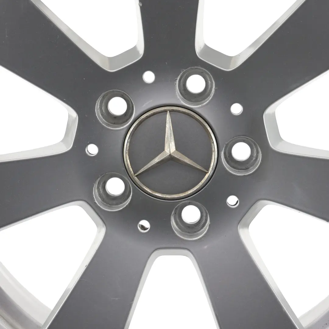 Llanta de aleación plateada Mercedes W204 de 7 radios 16" 6J ET:39 para con número de pieza A2044011002 Llanta de aleación plateada Mercedes W204 de 7 radios 16" 6J ET:39 - SKU A2044011002-1 - Número de pieza A2044011002