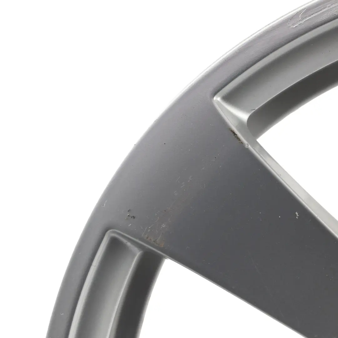 Jante alliage argentée 7 branches 16" 6J ET:39 pour Mercedes W204 à propos du numéro de pièce A2044011002 Mercedes W204 Jante alliage argentée 7 branches 16" 6J ET:39 - SKU A2044011002-2 - Numéro de pièce A2044011002