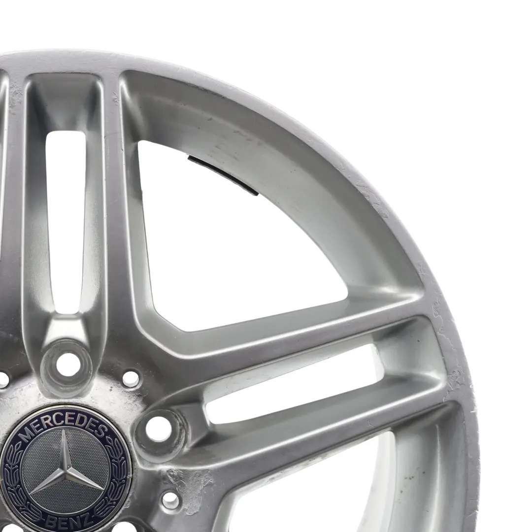 Jante arrière en alliage argenté 17" 8.5J ET:58 pour Mercedes W204 AMG à propos du numéro de pièce A2044019702 Mercedes W204 AMG Jante arrière en alliage argenté 17" 8.5J ET:58 - SKU A2044019702-1 - Numéro de pièce A2044019702