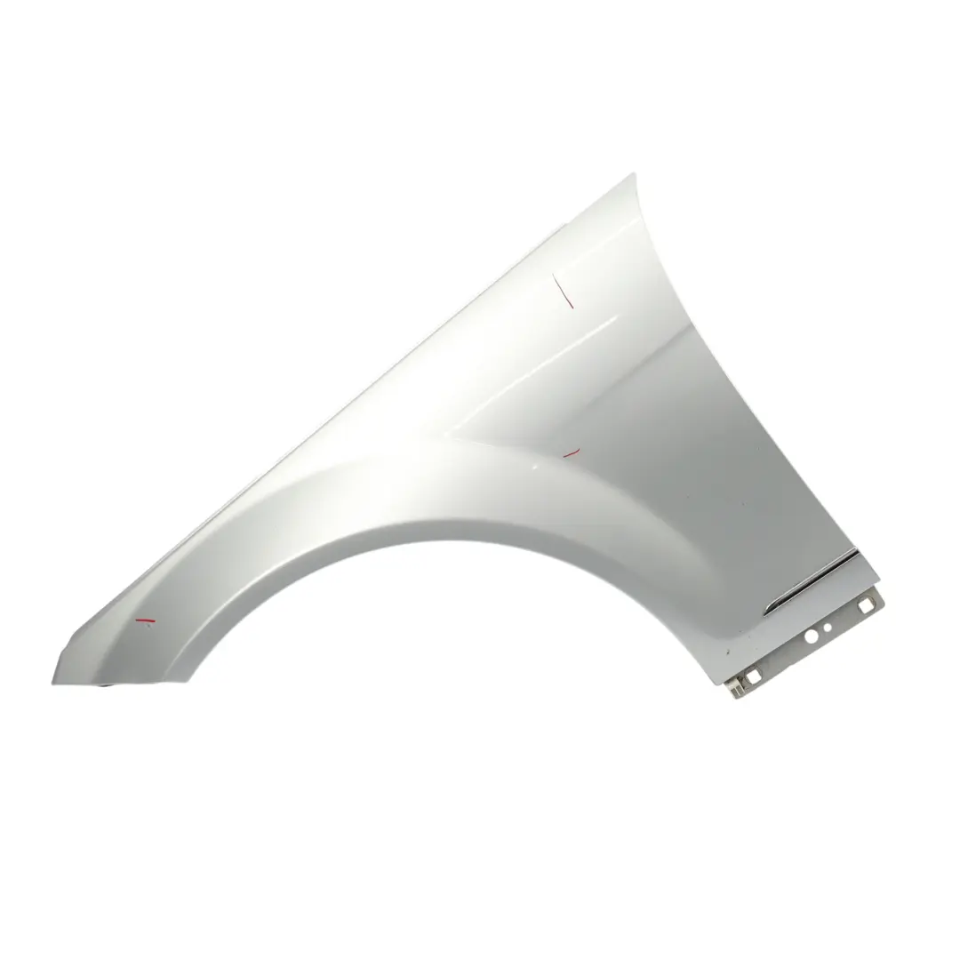 Guardabarros lateral izquierdo delantero Iridium Silver - 775 para Mercedes W204 con número de pieza A2048801318 Mercedes W204 Guardabarros lateral izquierdo delantero Iridium Silver - 775 - SKU A2048801318-IRS - Número de pieza A2048801318