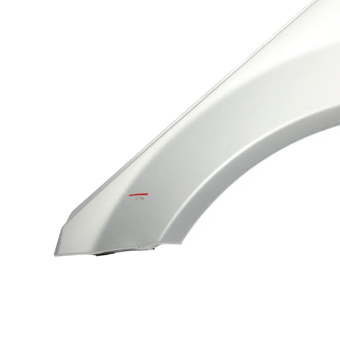 Panneau latéral de l'aile avant gauche Iridium Silver Metallic 775 pour Mercedes W204 à propos du numéro de pièce A2048801318 Mercedes W204 Panneau latéral de l'aile avant gauche Iridium Silver Metallic 775 - SKU A2048801318-IRS - Numéro de pièce A2048801318