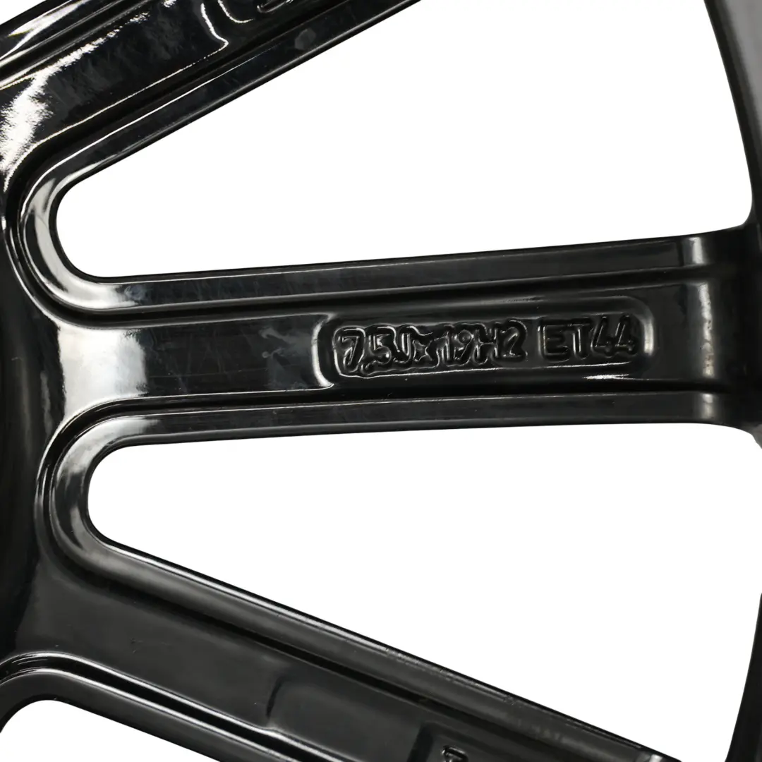 Vorder rad felge AMG 19" ET:44 7,5J 14 Speichen für Mercedes W205 mit Teilenummer A2054011300 Mercedes W205 Vorder rad felge AMG 19" ET:44 7,5J 14 Speichen - SKU A2054011300-1 - Teilenummer A2054011300