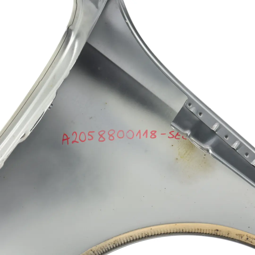 Błotnik Lewy Przedni Selenite Grey Szary Metalik - 992 do Mercedes W205 o numerze A2058800118 Mercedes W205 Błotnik Lewy Przedni Selenite Grey Szary Metalik - 992 - SKU A2058800118-SEL1 - Numer Części A2058800118