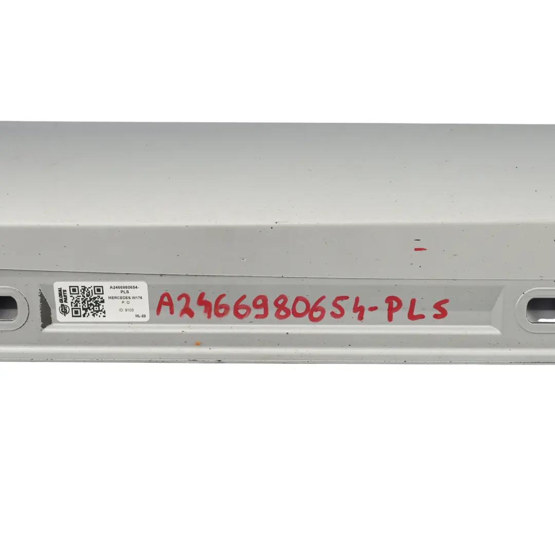 Cache de Seuil Latérale Droite Couvre Polar Silver - 761 pour Mercedes W176 W246 à propos du numéro de pièce A2466980654 Mercedes W176 W246 Cache de Seuil Latérale Droite Couvre Polar Silver - 761 - SKU A2466980654-PLS - Numéro de pièce A2466980654