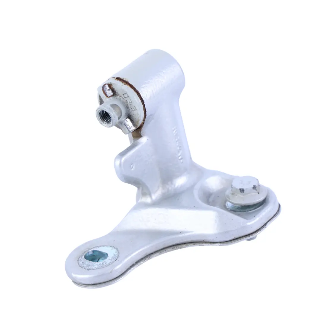 Cerniera Inferiore Porta Anteriore Destra Polar Silver - 761 per Mercedes W176 W246 con numero di parte A2467200437 Mercedes W176 W246 Cerniera Inferiore Porta Anteriore Destra Polar Silver - 761 - SKU A2467200437-PLS - Numero di parte A2467200437