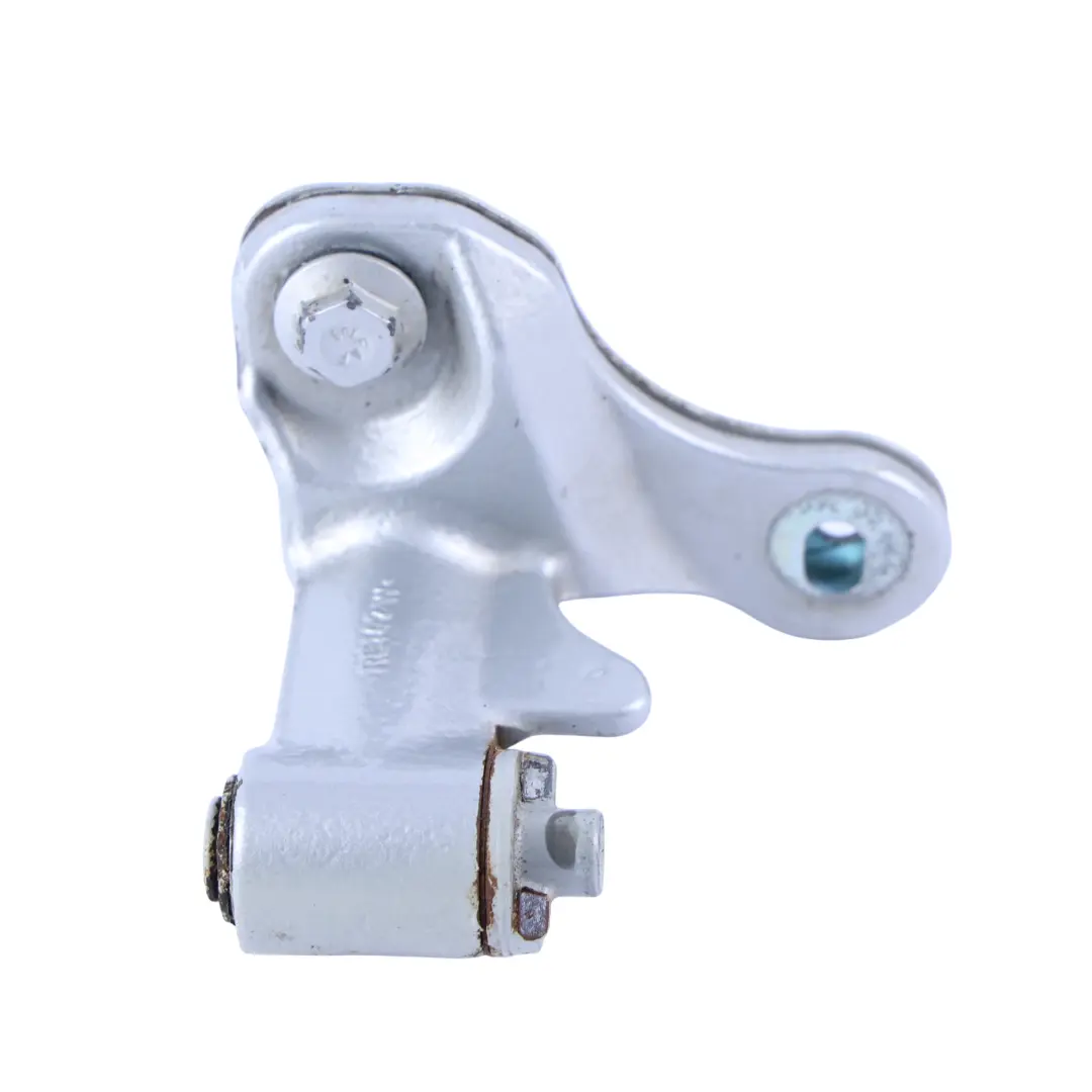 Zawias Drzwi Przednich Dolny Prawy Polar Silver - 761 do Mercedes W176 W246 o numerze A2467200437 Mercedes W176 W246 Zawias Drzwi Przednich Dolny Prawy Polar Silver - 761 - SKU A2467200437-PLS - Numer Części A2467200437