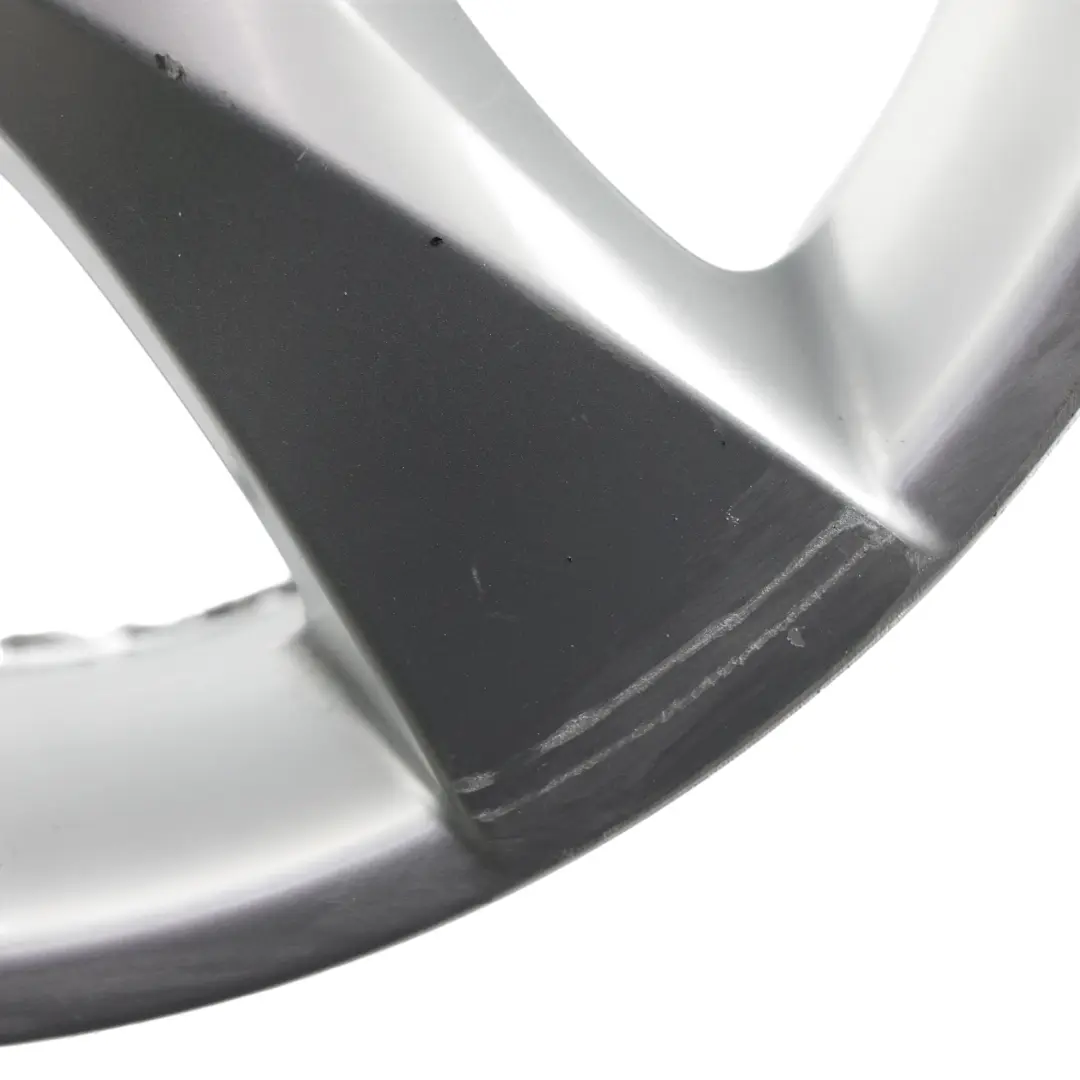 Silberne Leichtmetallfelge 17" 7J ET:51 für Mercedes Vito Viano W447 mit Teilenummer A4474012200 Mercedes Vito Viano W447 Silberne Leichtmetallfelge 17" 7J ET:51 - SKU A4474012200-2 - Teilenummer A4474012200