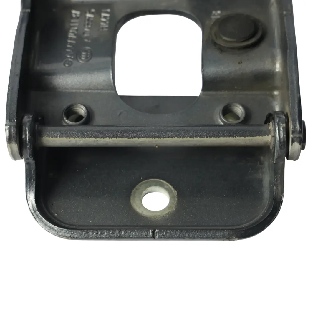 Zawias Klapy Bagażnika Prawy Szary Flint Grey - 368 do Mercedes Vito W447 o numerze A4477401137 Mercedes Vito W447 Zawias Klapy Bagażnika Prawy Szary Flint Grey - 368 - SKU A4477401137-FLG - Numer Części A4477401137