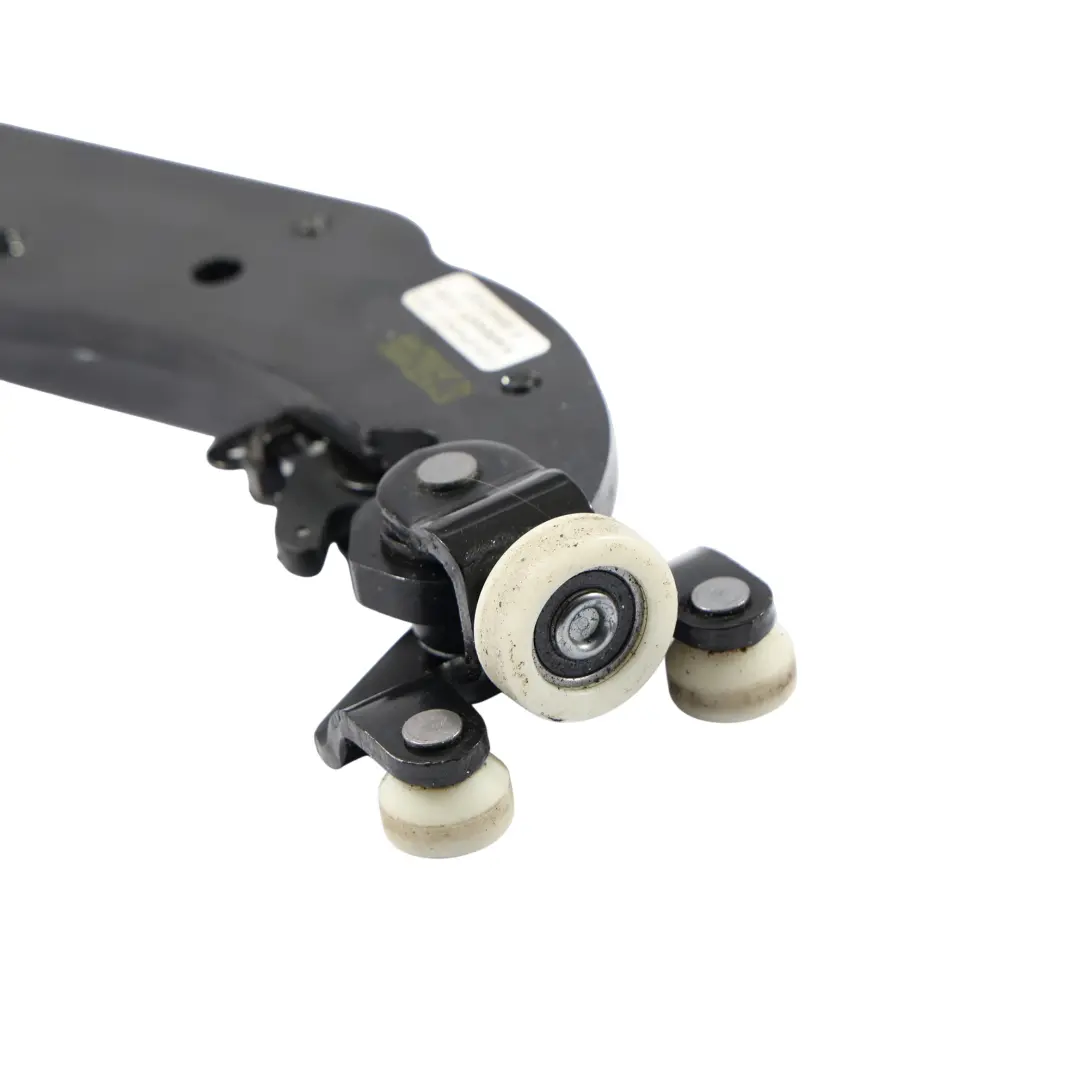Mercedes Vito W447 Guide Galet Porte Coulissante Arrière Droit - SKU A4477600747 - Numéro de pièce A4477600747