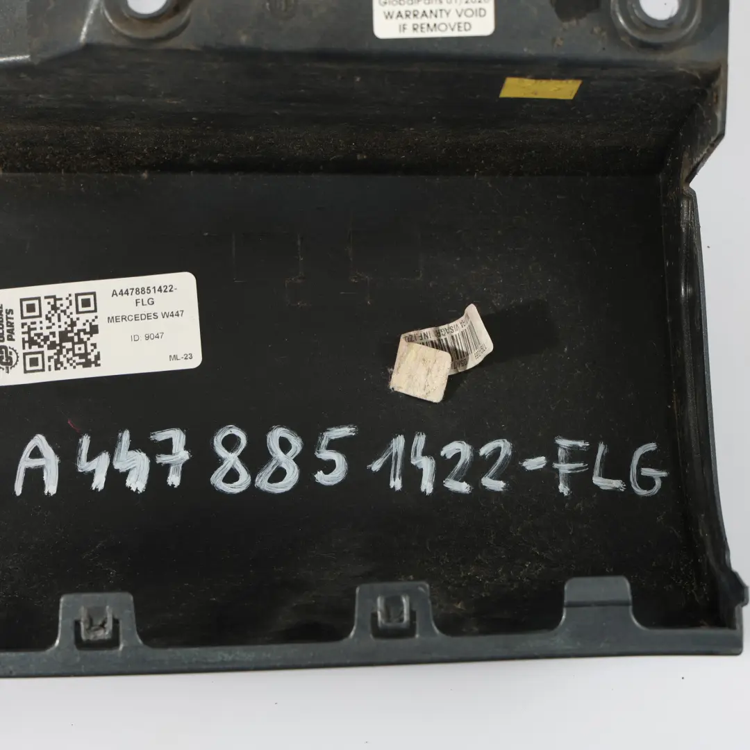 Cache D'Angle Gauche Du Pare-Chocs Arrière Gris Silex - 368 pour Mercedes Vito W447 à propos du numéro de pièce A4478851422 Mercedes Vito W447 Cache D'Angle Gauche Du Pare-Chocs Arrière Gris Silex - 368 - SKU A4478851422-FLG - Numéro de pièce A4478851422