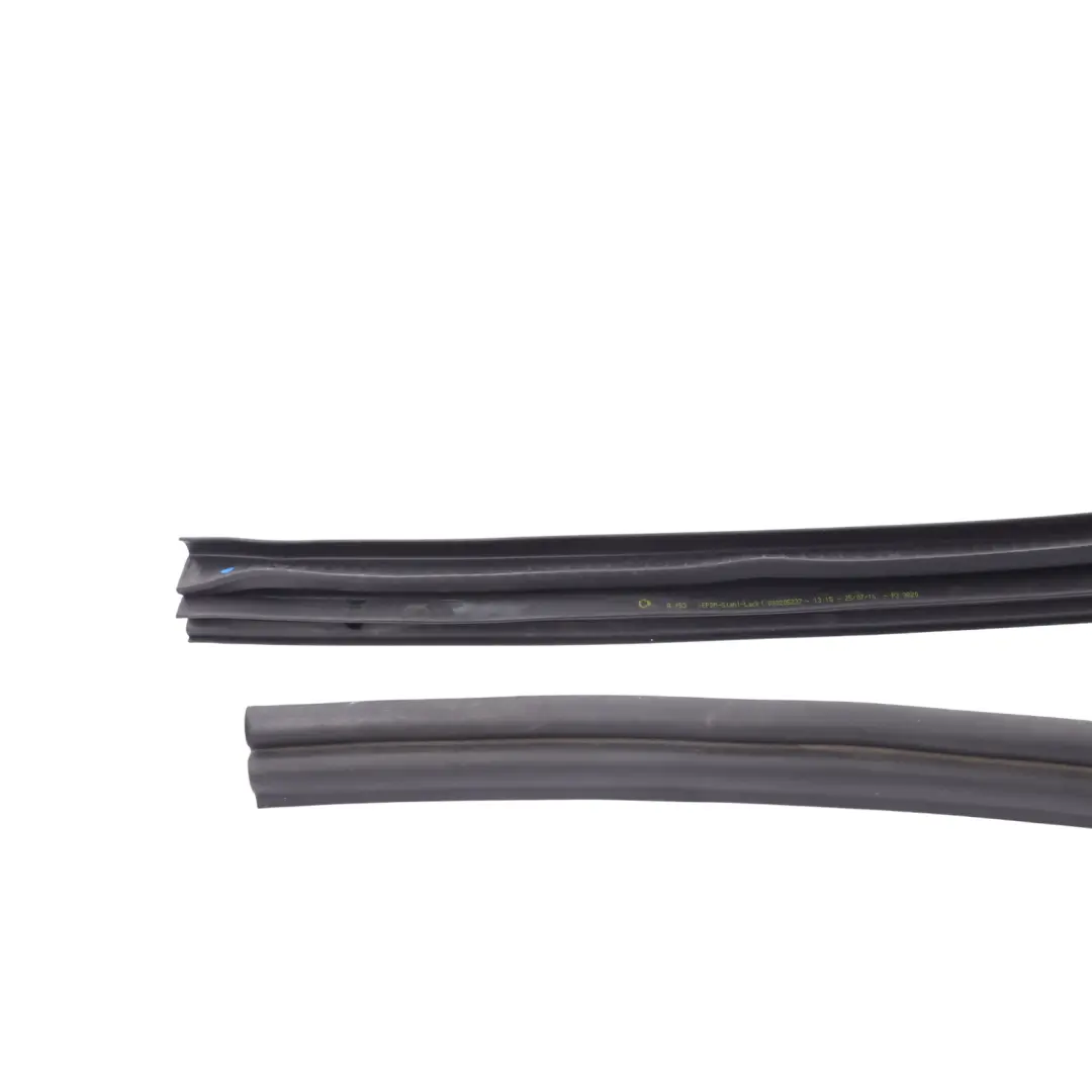 A453 Soft Top Roof Seal Side Panel Right O/S to Smart with Part number A4537710298 Smart A453 Soft Top Roof Seal Side Panel Right O/S - SKU A4537710298 - Part number A4537710298