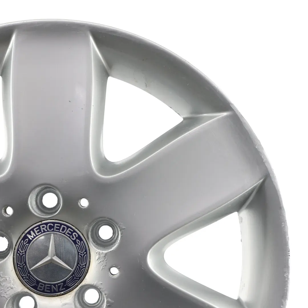 jante alliage argent 17" 7J ET:56 pour Mercedes Vito W639 à propos du numéro de pièce A6394011902 Mercedes Vito W639 jante alliage argent 17" 7J ET:56 - SKU A6394011902-2 - Numéro de pièce A6394011902