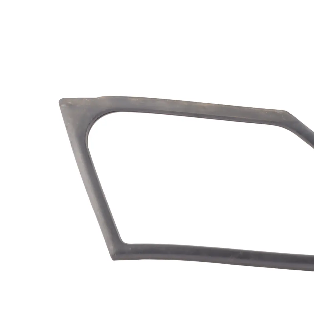 Guarnizione Finestrino Anteriore Sinistra per Mercedes Sprinter W906 con numero di parte A9066711720 Mercedes Sprinter W906 Guarnizione Finestrino Anteriore Sinistra - SKU A9066711720 - Numero di parte A9066711720