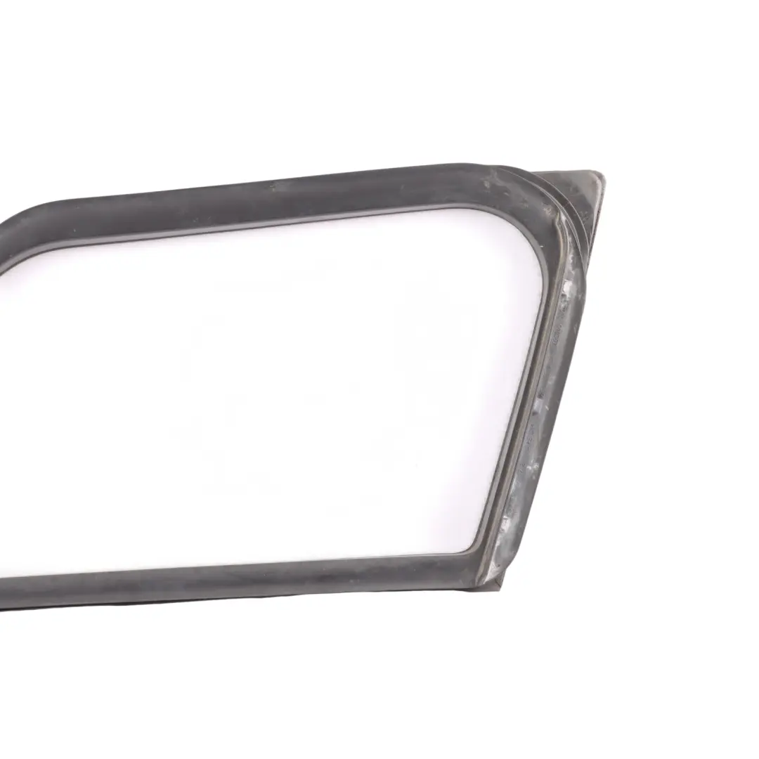 Uszczelka Szyby Drzwi Lewy Przód do Mercedes Sprinter W906 o numerze A9066711720 Mercedes Sprinter W906 Uszczelka Szyby Drzwi Lewy Przód - SKU A9066711720 - Numer Części A9066711720
