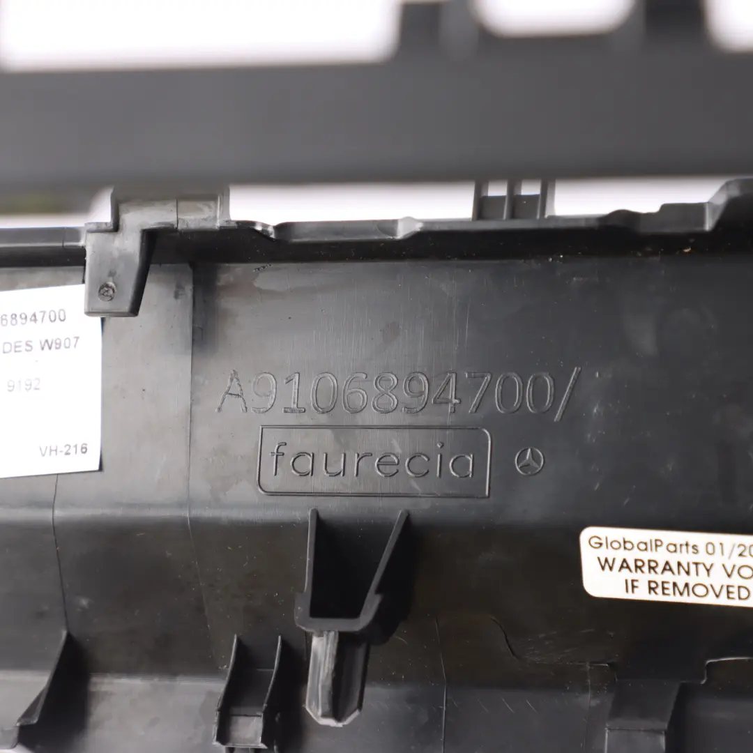 Mercedes W907 Cache De Console Centrale - SKU A9106894700 - Numéro de pièce A9106894700
