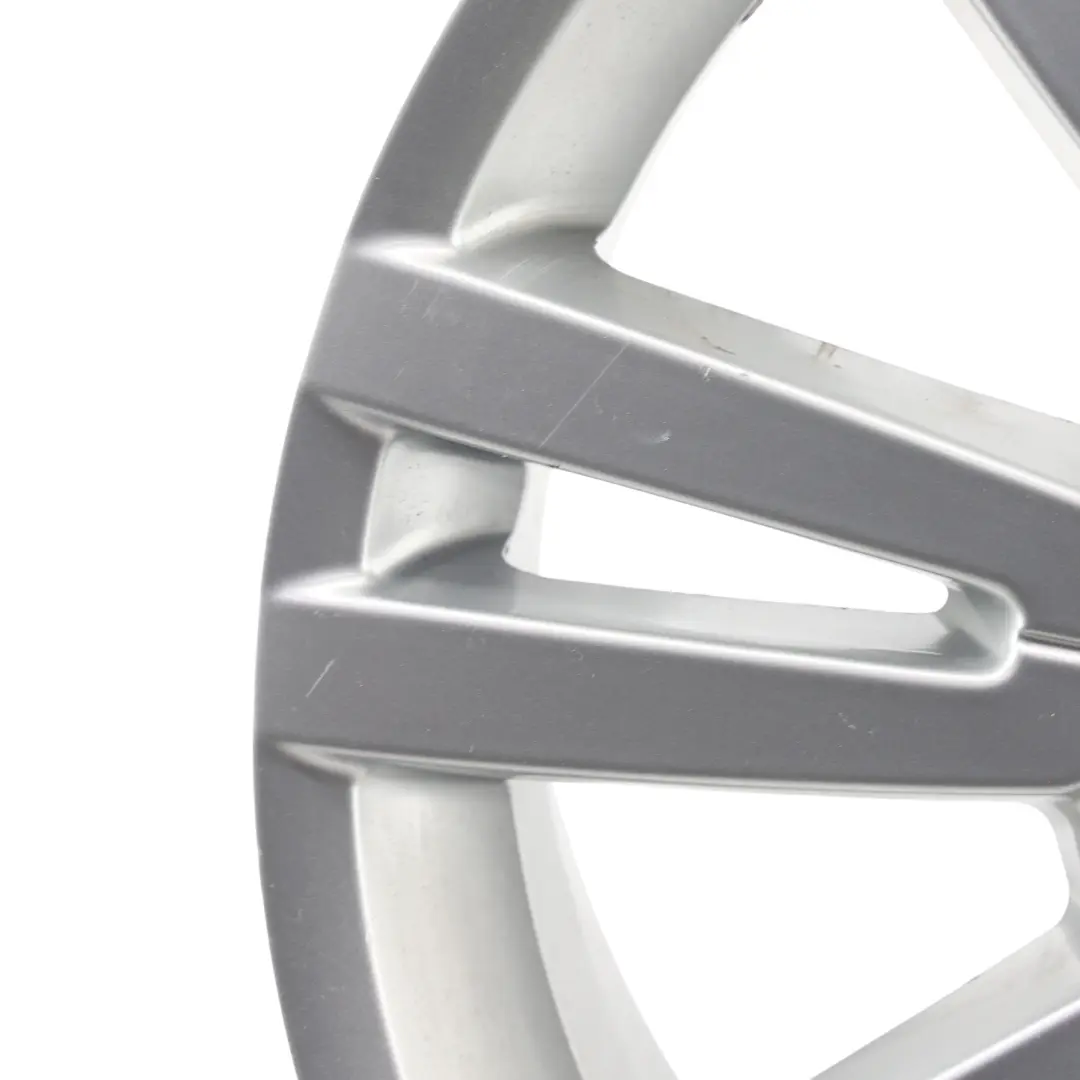 Silberne Leichtmetallfelge Felge 19" 8J ET:53 für Land Rover Discovery mit Teilenummer AH22-1007-AAW Land Rover Discovery Silberne Leichtmetallfelge Felge 19" 8J ET:53 - SKU AH22-1007-AAW-1 - Teilenummer AH22-1007-AAW