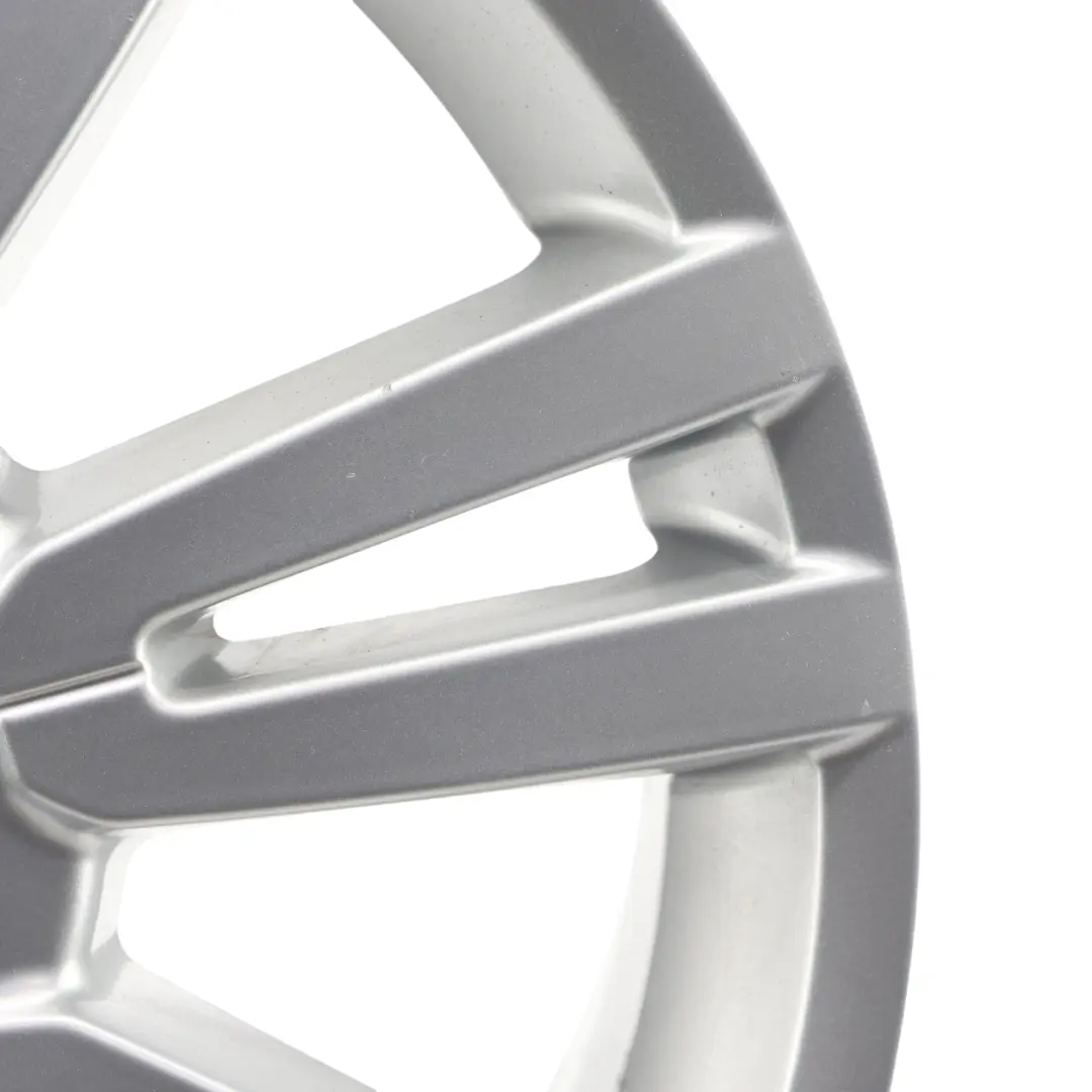 Silberne Leichtmetallfelge Felge 19" 8J ET:53 für Land Rover Discovery mit Teilenummer AH22-1007-AAW Land Rover Discovery Silberne Leichtmetallfelge Felge 19" 8J ET:53 - SKU AH22-1007-AAW-1 - Teilenummer AH22-1007-AAW