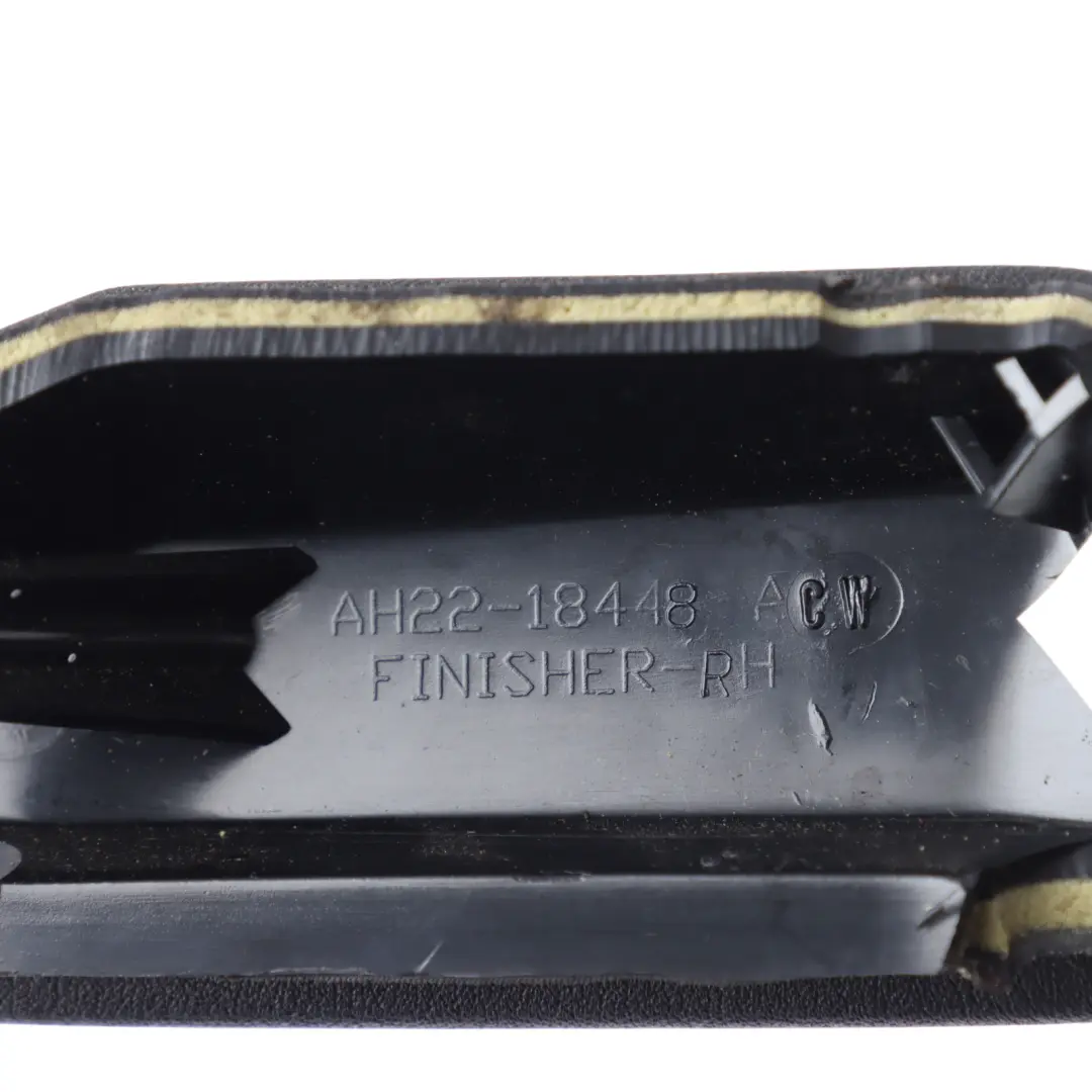 Land Rover Discovery IV L319 Garniture Console Centrale Droite - SKU AH22-18448-ACW - Numéro de pièce AH22-18448-ACW