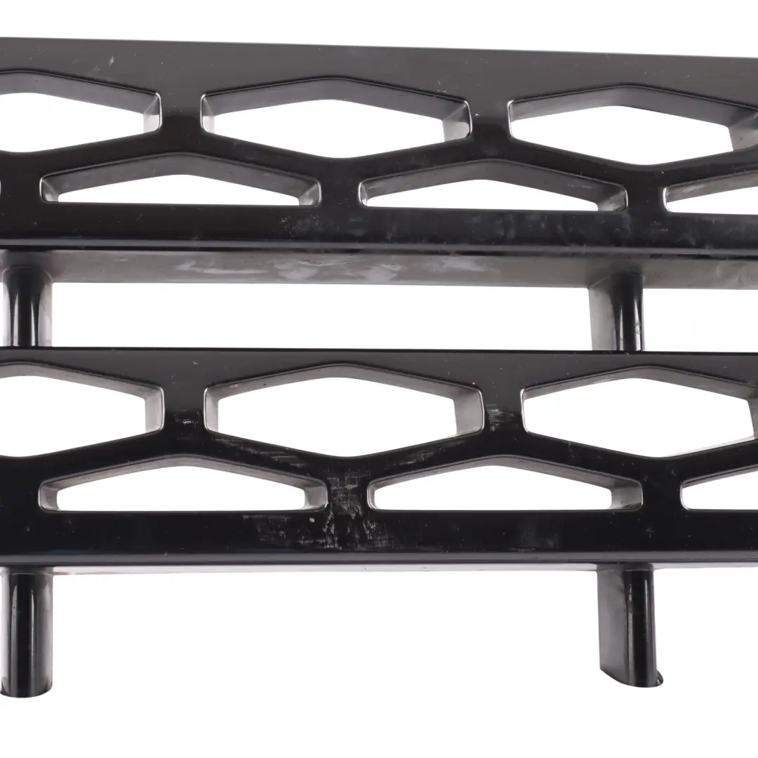 Land Rover Discovery 4 L319 Front Bumper Grille Panel - SKU AH22-8138-BW - Part number AH22-8138-BW