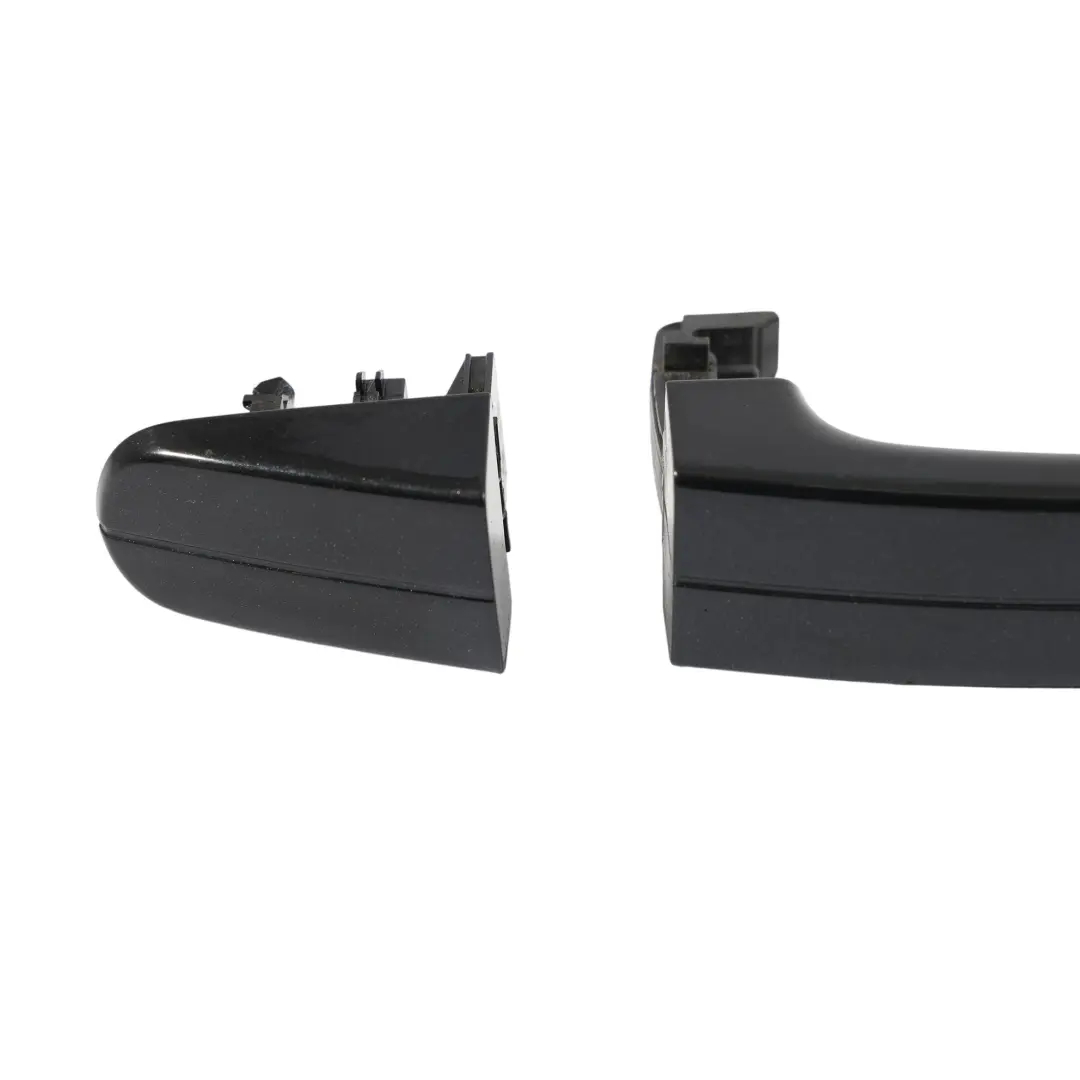 Vordere Hintertür Haltegriff Panther Black Schwarz Metallic - D9 für Ford Focus III mit Teilenummer AM51-U22404-CAW Ford Focus III Vordere Hintertür Haltegriff Panther Black Schwarz Metallic - D9 - SKU AM51-U22404-CAW-PBL - Teilenummer AM51-U22404-CAW