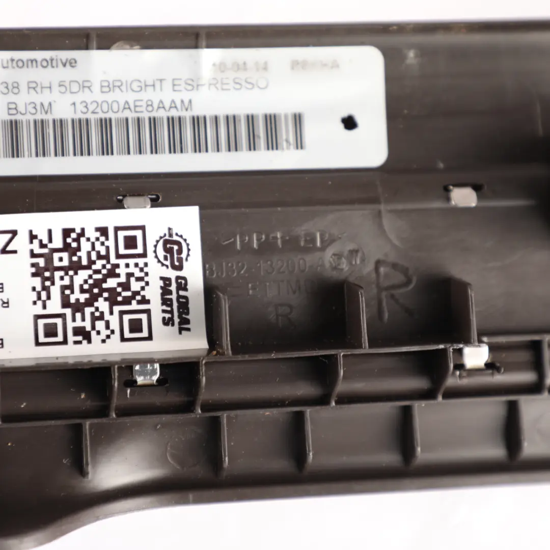 Moldura Entrada Puerta Delantera Derecha para Range Rover Evoque L538 con número de pieza BJ32-13200-ADW Range Rover Evoque L538 Moldura Entrada Puerta Delantera Derecha - SKU BJ32-13200-ADW - Número de pieza BJ32-13200-ADW