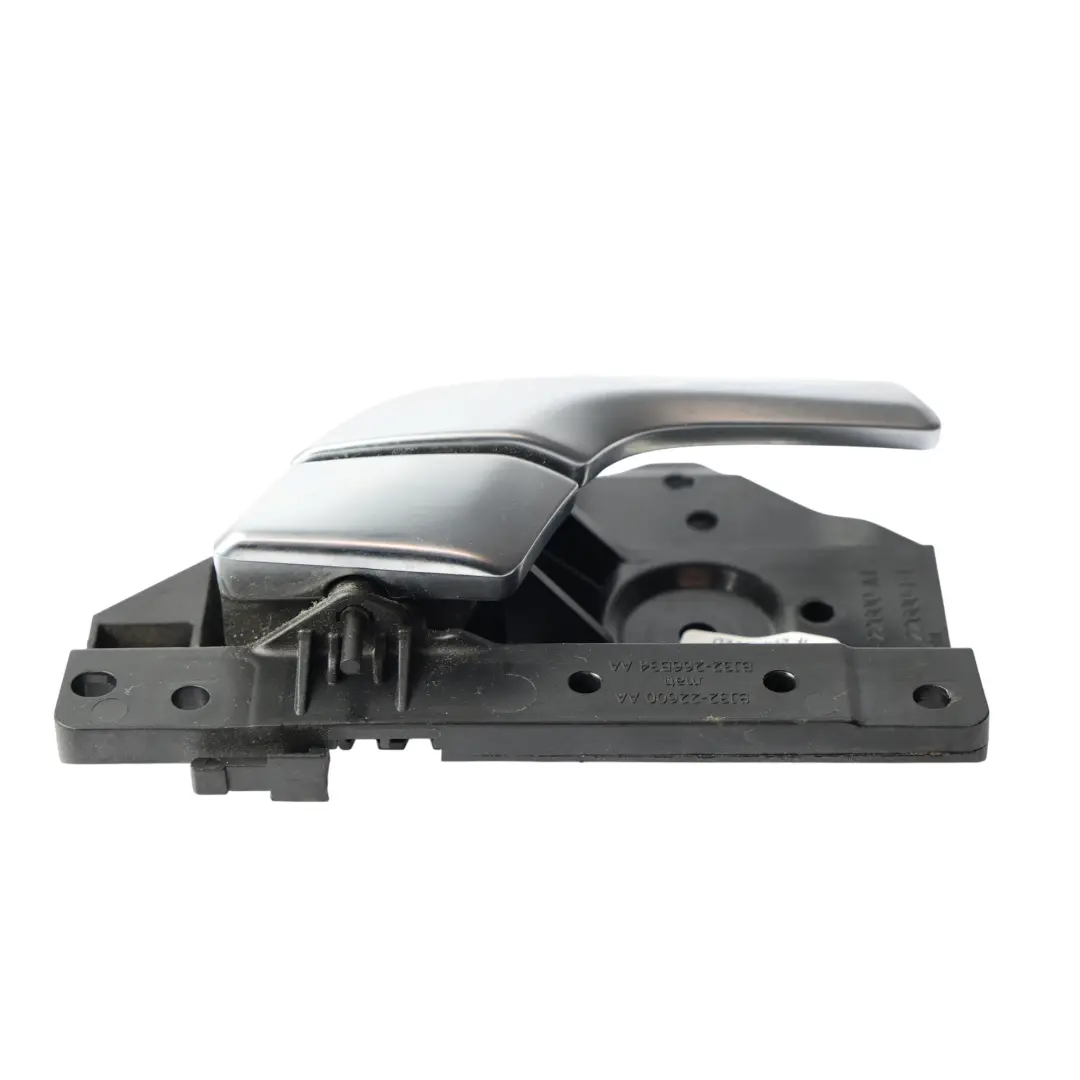 Range Rover Evoque L538 Klamka Wewnętrzna Drzwi TyłPrawa BJ32-266B34-AA - SKU BJ32-22600-AA - Numer Części BJ32-22600-AA