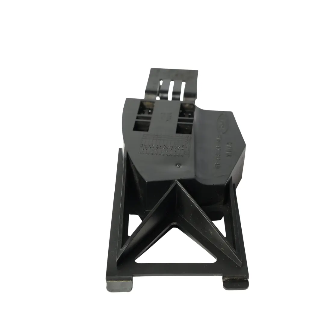 Innen Türverkleidung Clip Vorne Rechts für Ford Focus III mit Teilenummer BM51-A211B14-AE Ford Focus III Innen Türverkleidung Clip Vorne Rechts - SKU BM51-A211B14-AE - Teilenummer BM51-A211B14-AE