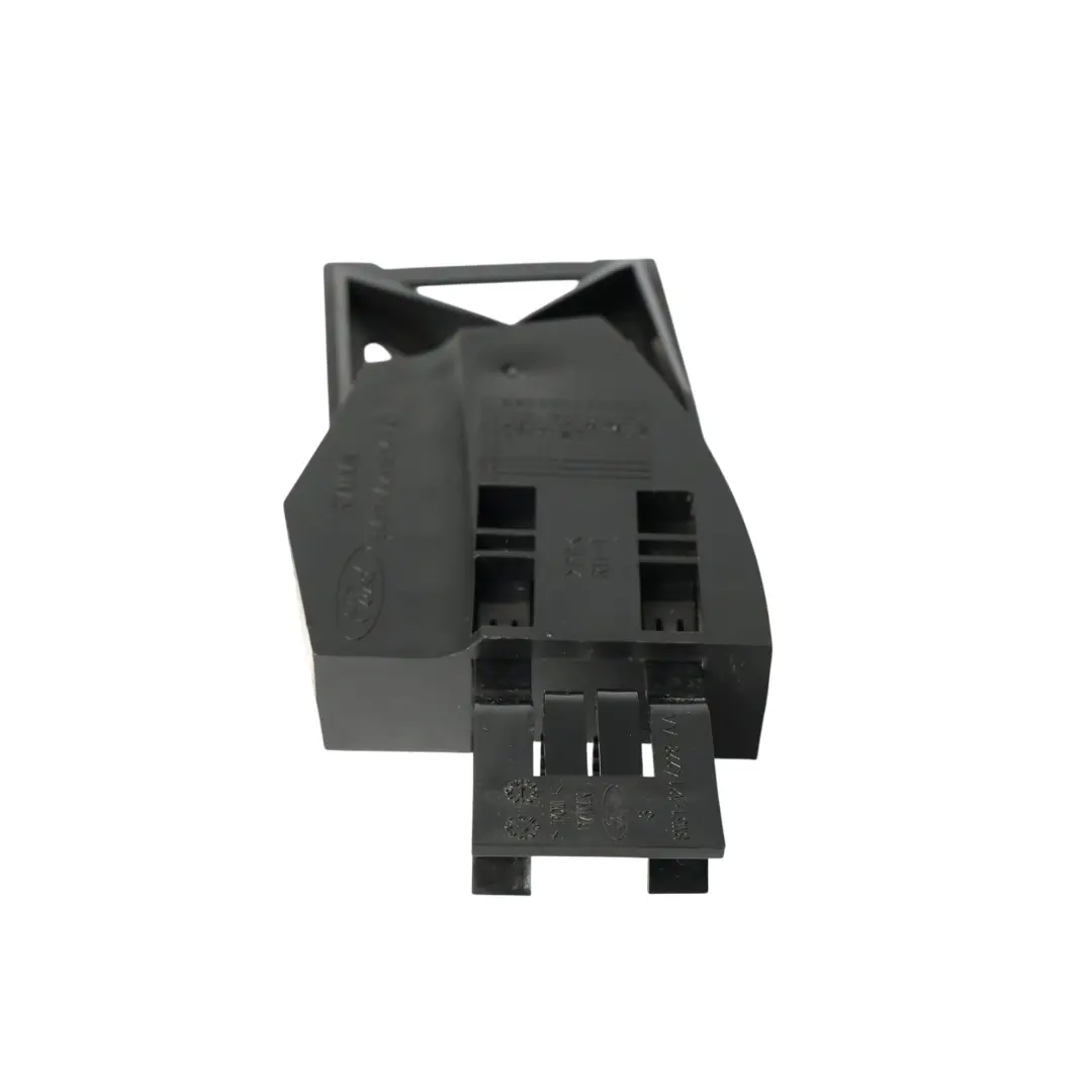 Clip Rivestimento Interno Porta Anteriore Destra per Ford Focus III con numero di parte BM51-A211B14-AE Ford Focus III Clip Rivestimento Interno Porta Anteriore Destra - SKU BM51-A211B14-AE - Numero di parte BM51-A211B14-AE