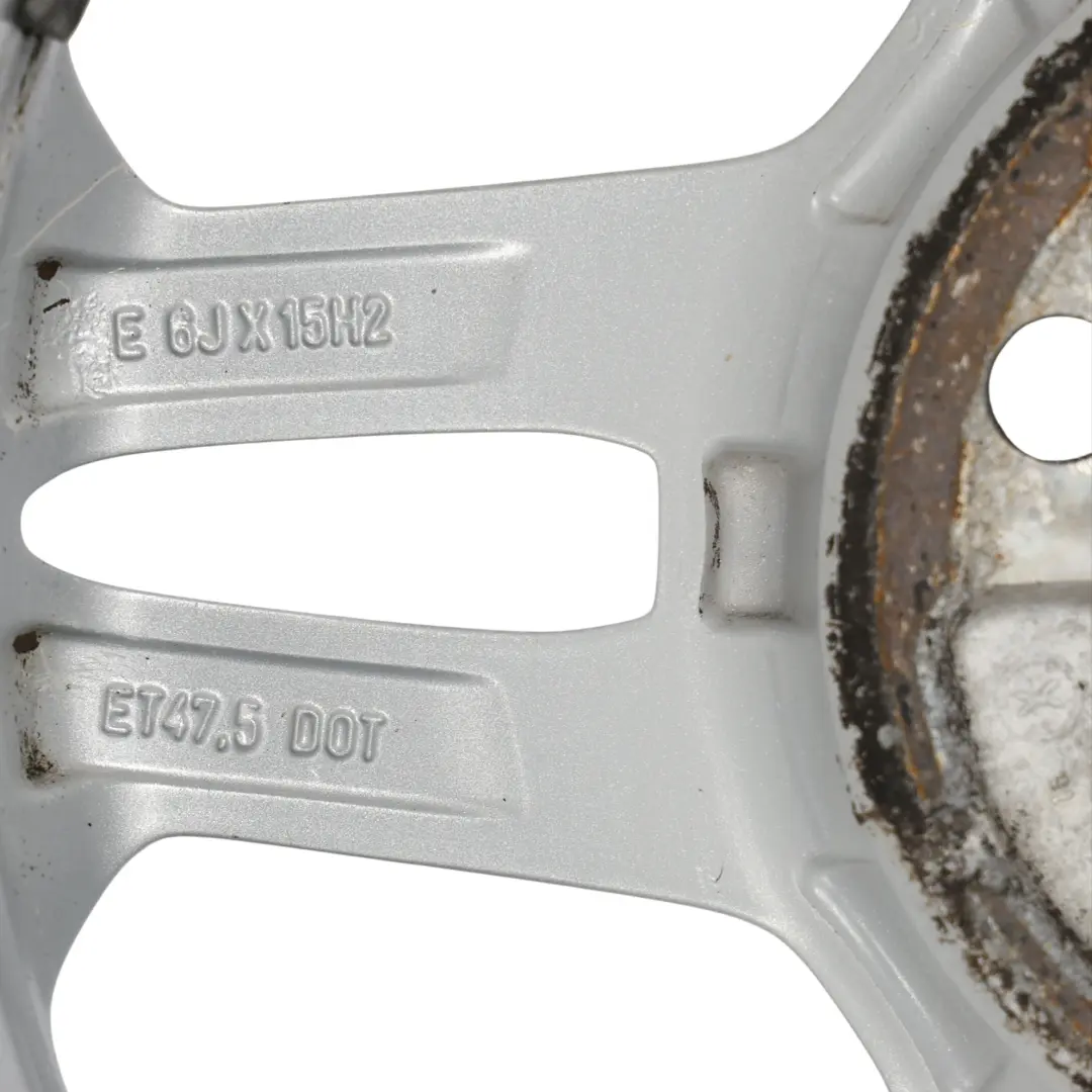 Silberne Leichtmetallfelge Alufelge 15" 6J ET:47.5 für Ford Fiesta Mk7 mit Teilenummer C1BC-1007-BB Ford Fiesta Mk7 Silberne Leichtmetallfelge Alufelge 15" 6J ET:47.5 - SKU C1BC-1007-BB-1 - Teilenummer C1BC-1007-BB