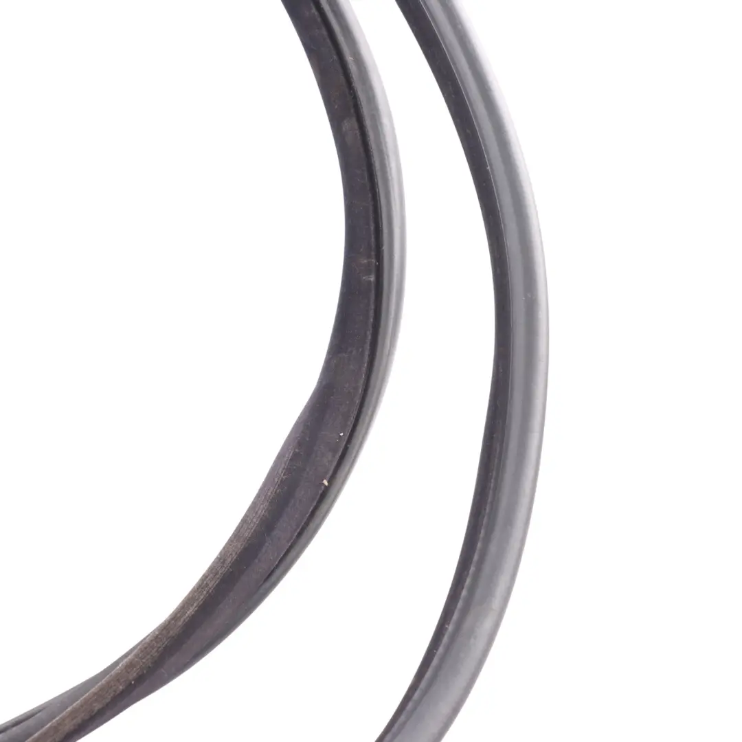 Door Seal Gasket Rubber Front Rear Left N/S to Land Rover L319 with Part number CFE500720 Land Rover L319 Door Seal Gasket Rubber Front Rear Left N/S - SKU CFE500720 - Part number CFE500720